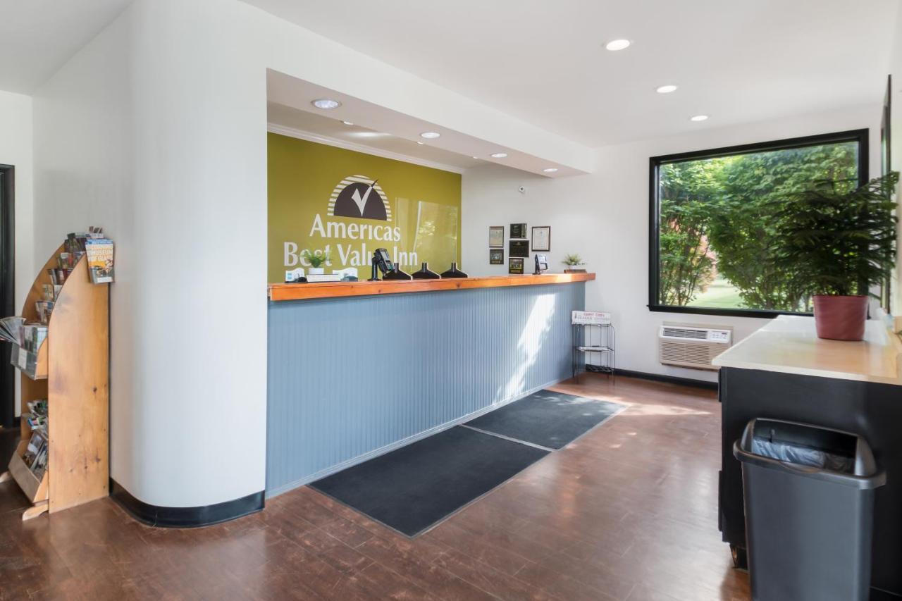 Americas Best Value Inn-Painted Post Экстерьер фото