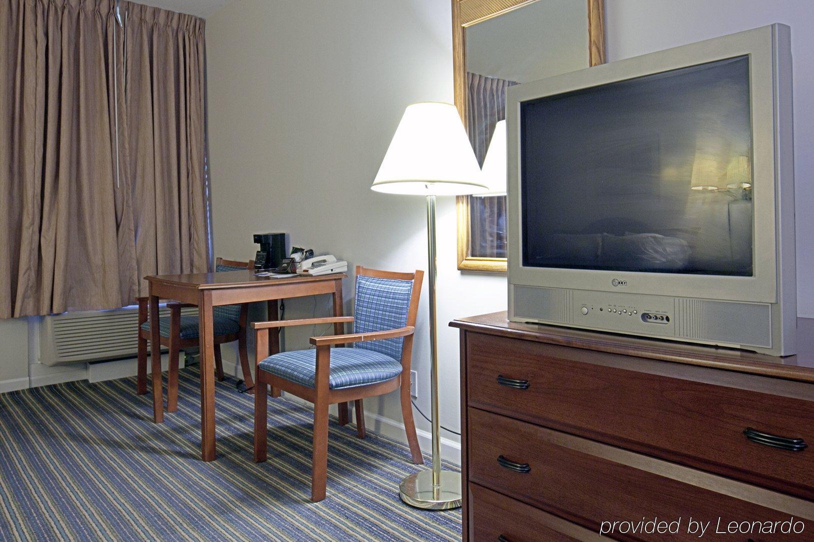 Americas Best Value Inn-Painted Post Номер фото
